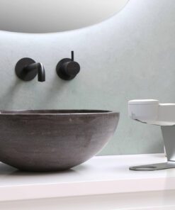 witte zeepdispenser losstaand met badkamer