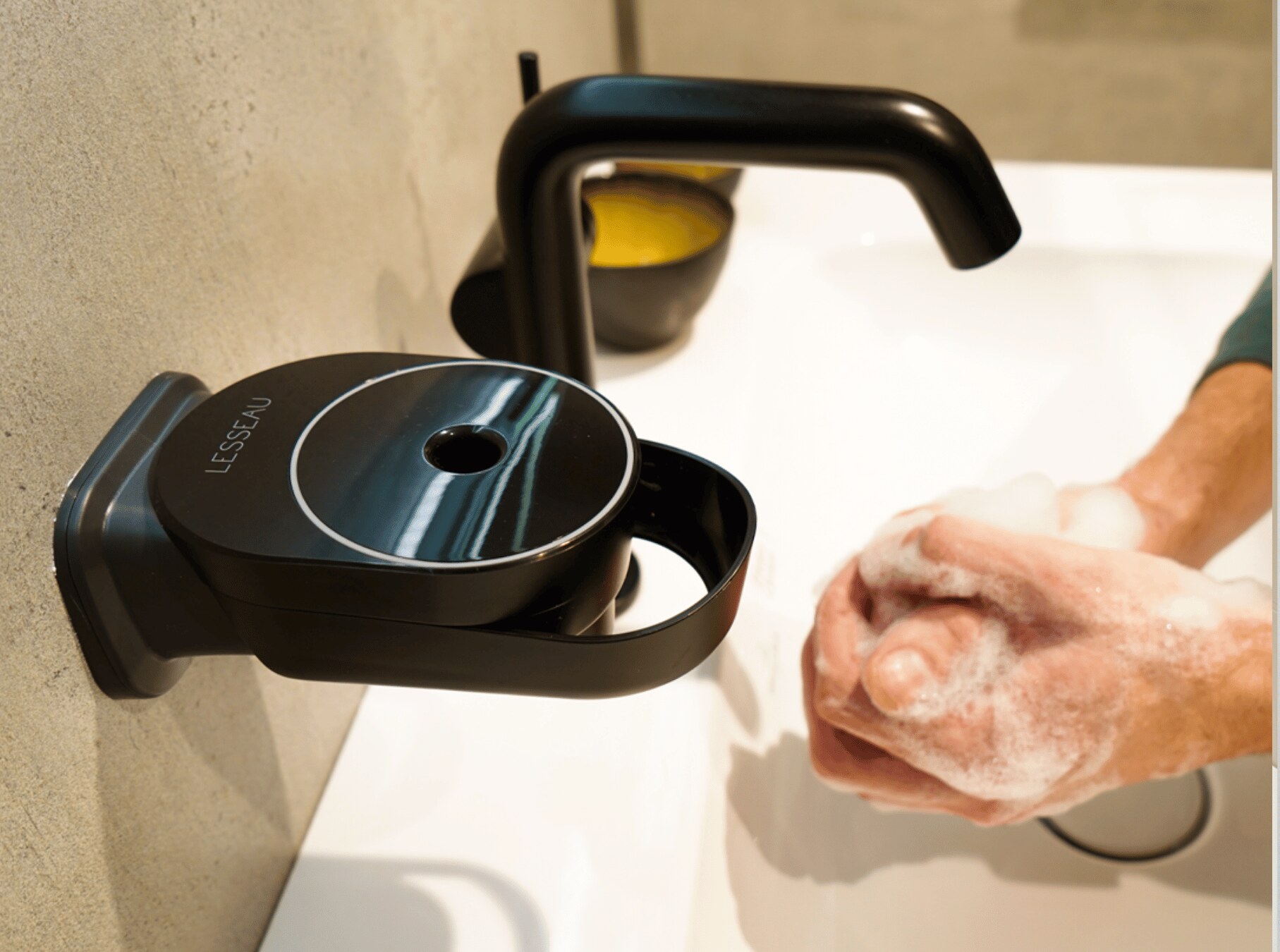 Handmatige zeepdispenser zwart