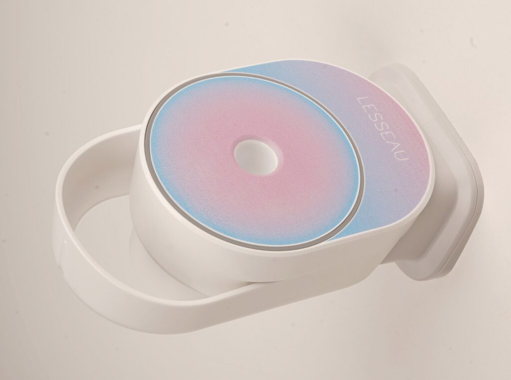 Pink blue zeepdispenser